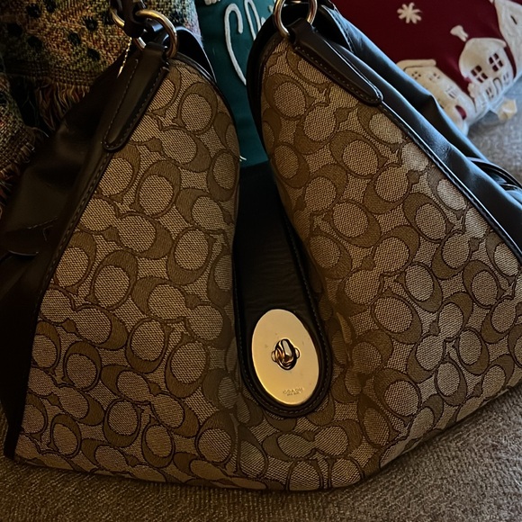 Gorgeous coach handbag - Picture 8 of 9